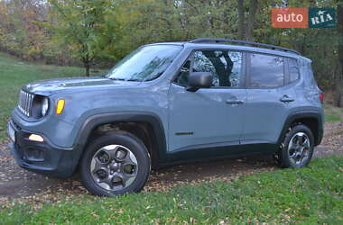 Внедорожник / Кроссовер Jeep Renegade 2016 в 