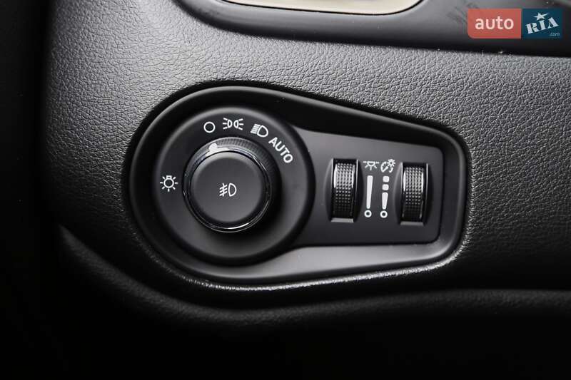 Внедорожник / Кроссовер Jeep Renegade 2015 в Киеве