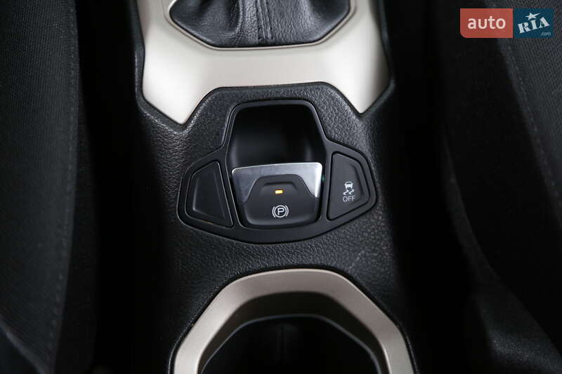 Внедорожник / Кроссовер Jeep Renegade 2015 в Киеве