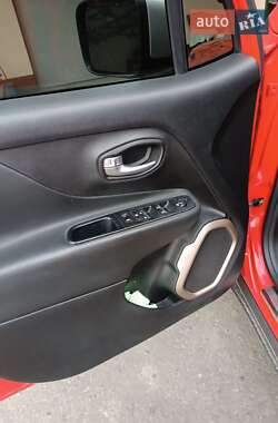 Позашляховик / Кросовер Jeep Renegade 2015 в Бару