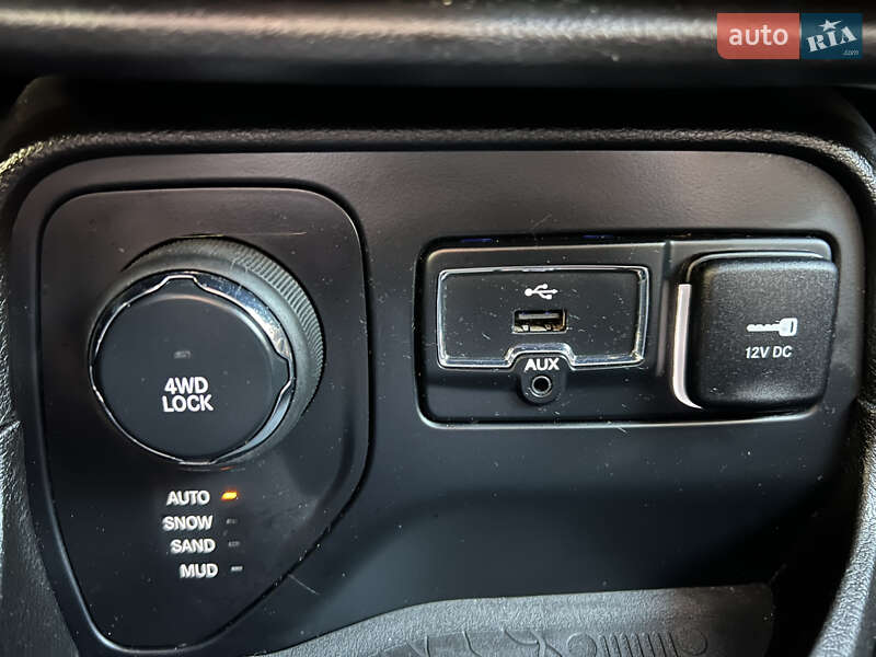 Позашляховик / Кросовер Jeep Renegade 2016 в Києві