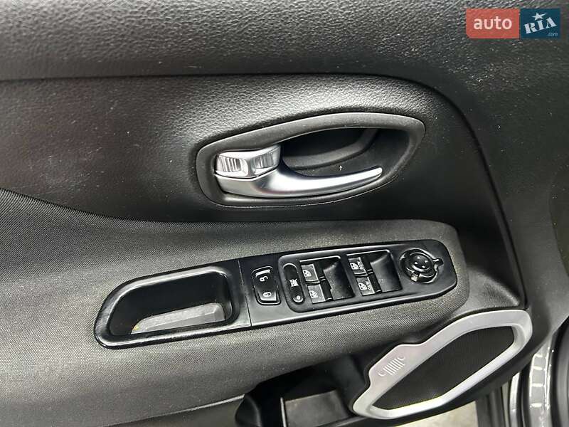 Внедорожник / Кроссовер Jeep Renegade 2018 в Черновцах