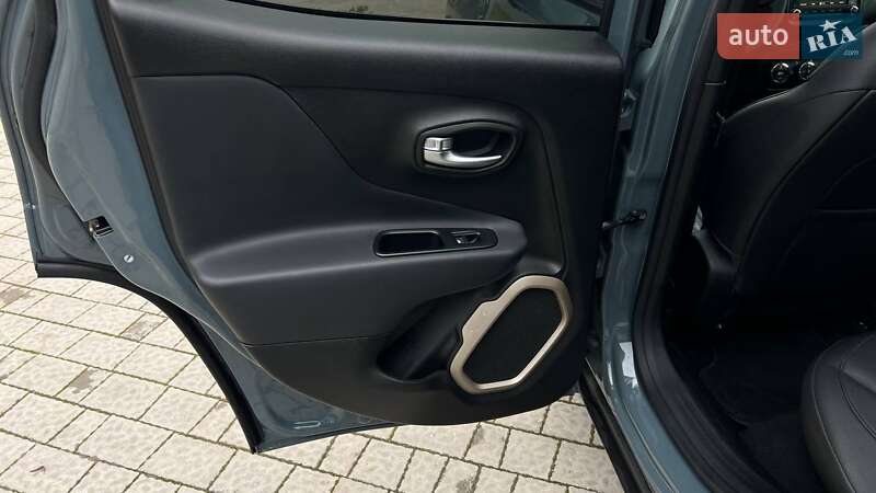 Позашляховик / Кросовер Jeep Renegade 2017 в Львові
