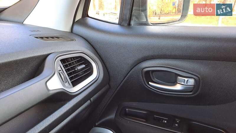 Внедорожник / Кроссовер Jeep Renegade 2019 в Ровно фото 25 Внедорожник / Кроссовер Jeep Renegade 2019 в Ровно