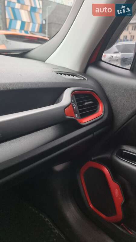 Внедорожник / Кроссовер Jeep Renegade 2018 в Киеве фото 29 Внедорожник / Кроссовер Jeep Renegade 2018 в Киеве