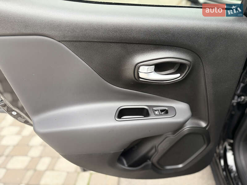 Внедорожник / Кроссовер Jeep Renegade 2023 в Киеве