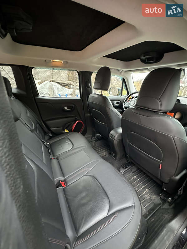 Внедорожник / Кроссовер Jeep Renegade 2016 в Каневе