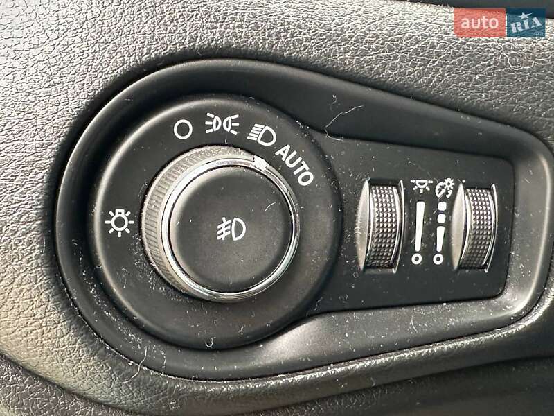 Позашляховик / Кросовер Jeep Renegade 2019 в Києві фото 24 Позашляховик / Кросовер Jeep Renegade 2019 в Києві