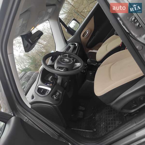 Внедорожник / Кроссовер Jeep Renegade 2016 в Львове