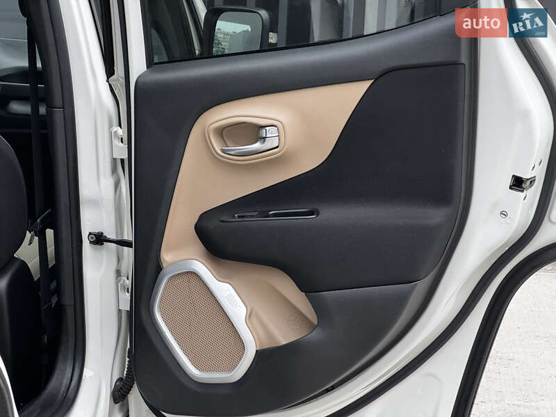 Внедорожник / Кроссовер Jeep Renegade 2016 в Киеве