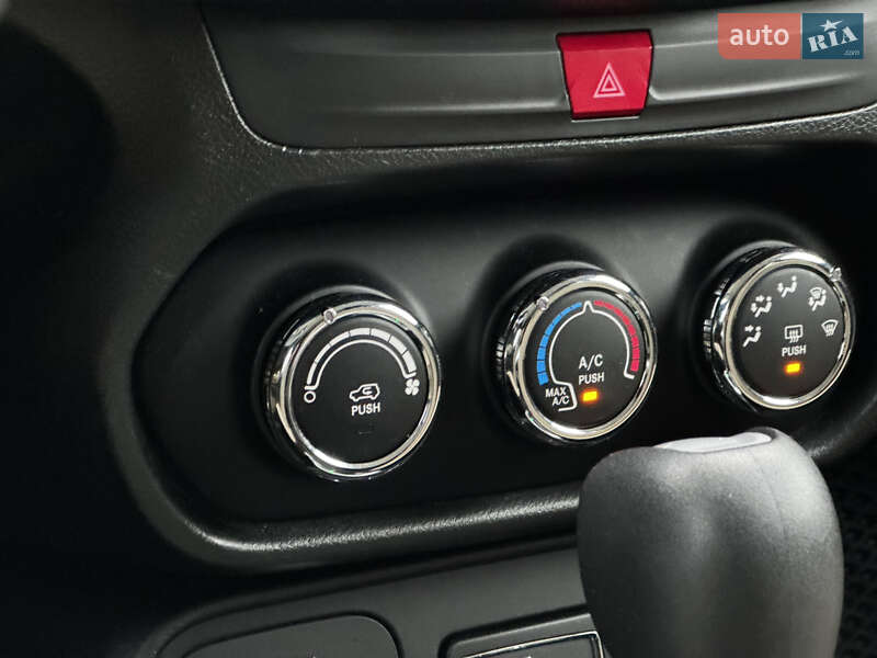 Внедорожник / Кроссовер Jeep Renegade 2016 в Киеве