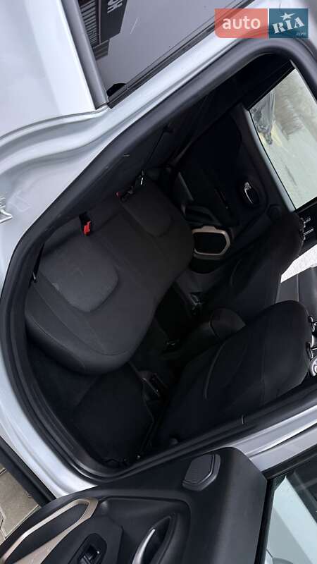 Внедорожник / Кроссовер Jeep Renegade 2015 в Тернополе фото 34 Внедорожник / Кроссовер Jeep Renegade 2015 в Тернополе