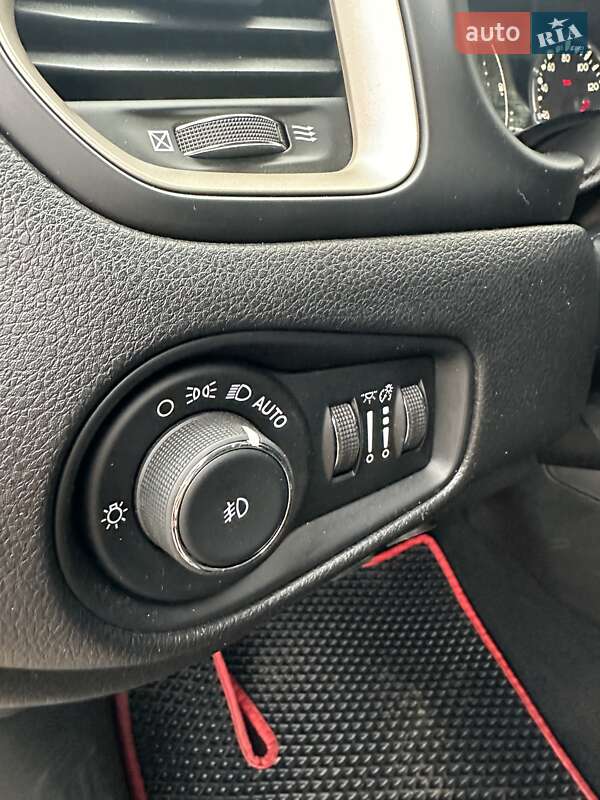 Внедорожник / Кроссовер Jeep Renegade 2016 в Сумах