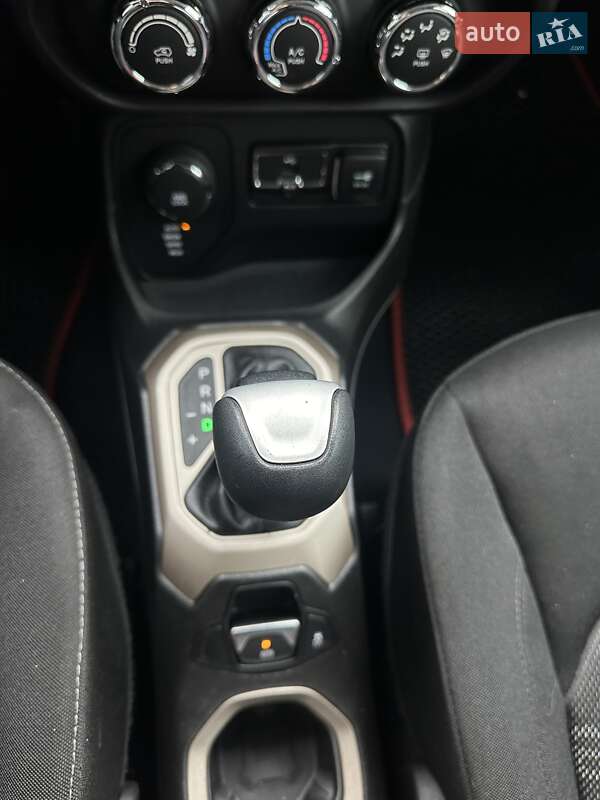 Внедорожник / Кроссовер Jeep Renegade 2016 в Сумах