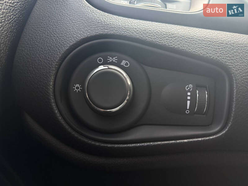 Позашляховик / Кросовер Jeep Renegade 2017 в Житомирі