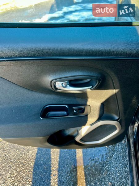 Внедорожник / Кроссовер Jeep Renegade 2016 в Бердичеве