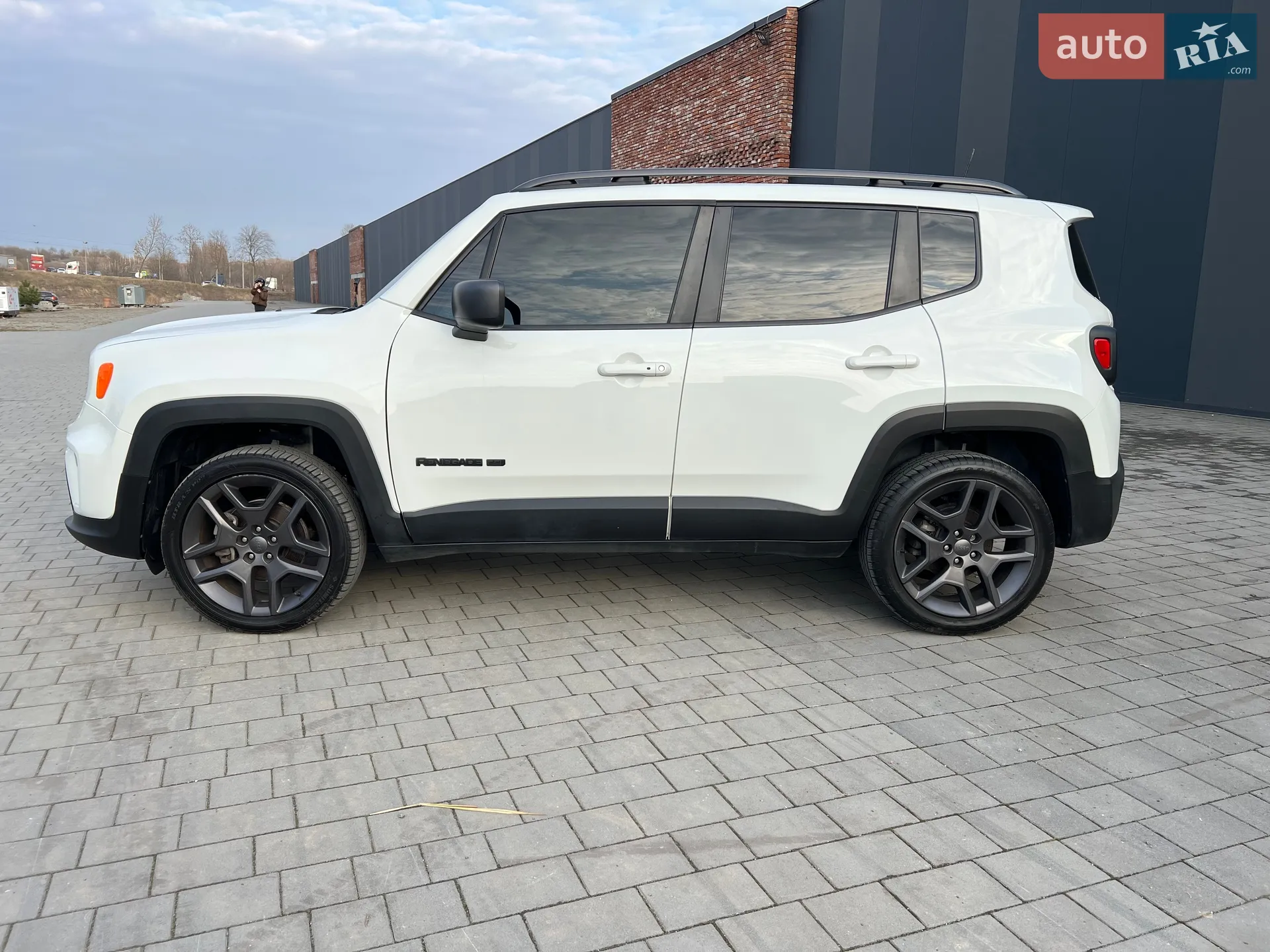 2020 Jeep Renegade - мініатюра 3
