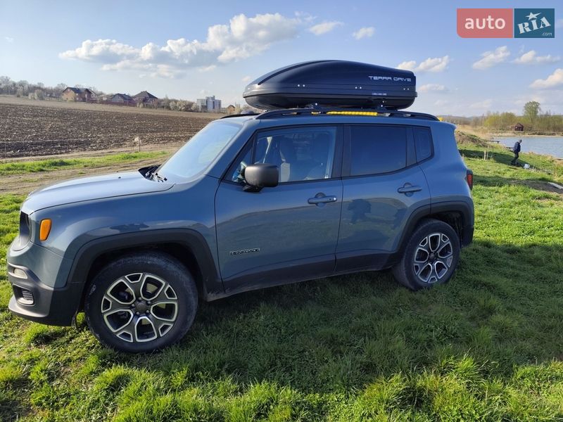 Внедорожник / Кроссовер Jeep Renegade 2016 в Черновцах