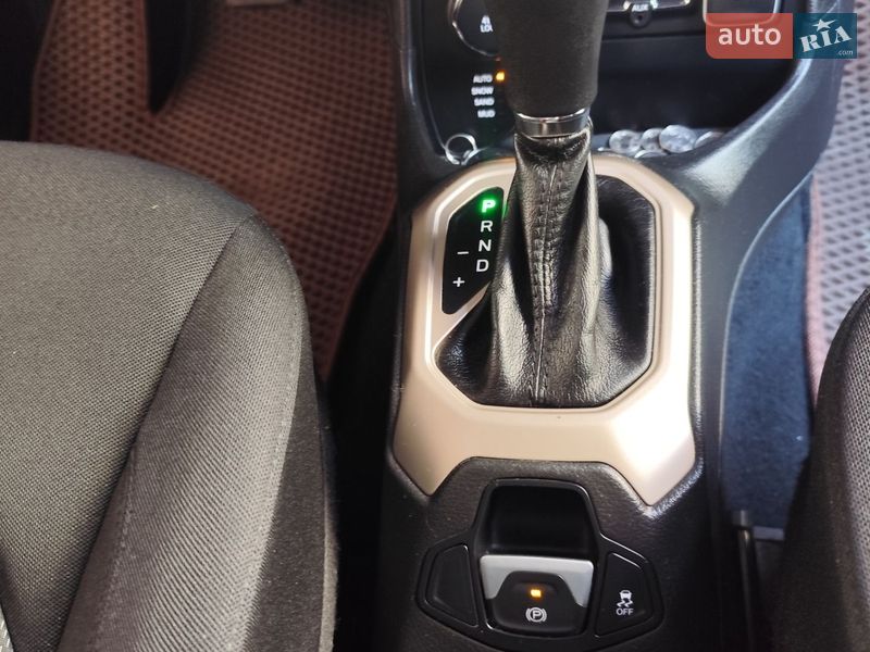 Внедорожник / Кроссовер Jeep Renegade 2016 в Черновцах