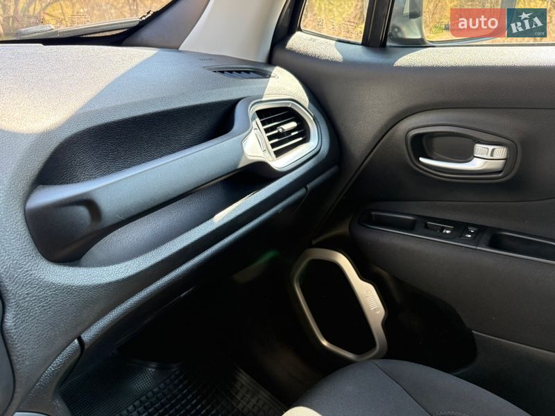 Внедорожник / Кроссовер Jeep Renegade 2019 в Киеве фото 20 Внедорожник / Кроссовер Jeep Renegade 2019 в Киеве