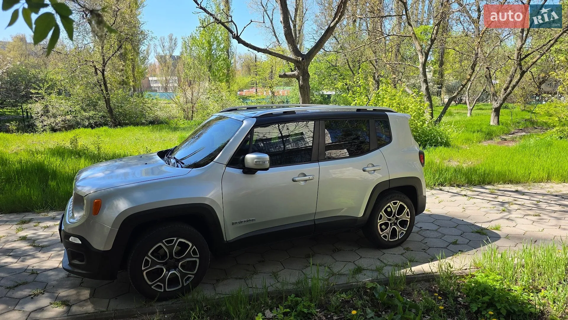 2015 Jeep Renegade - мініатюра 2