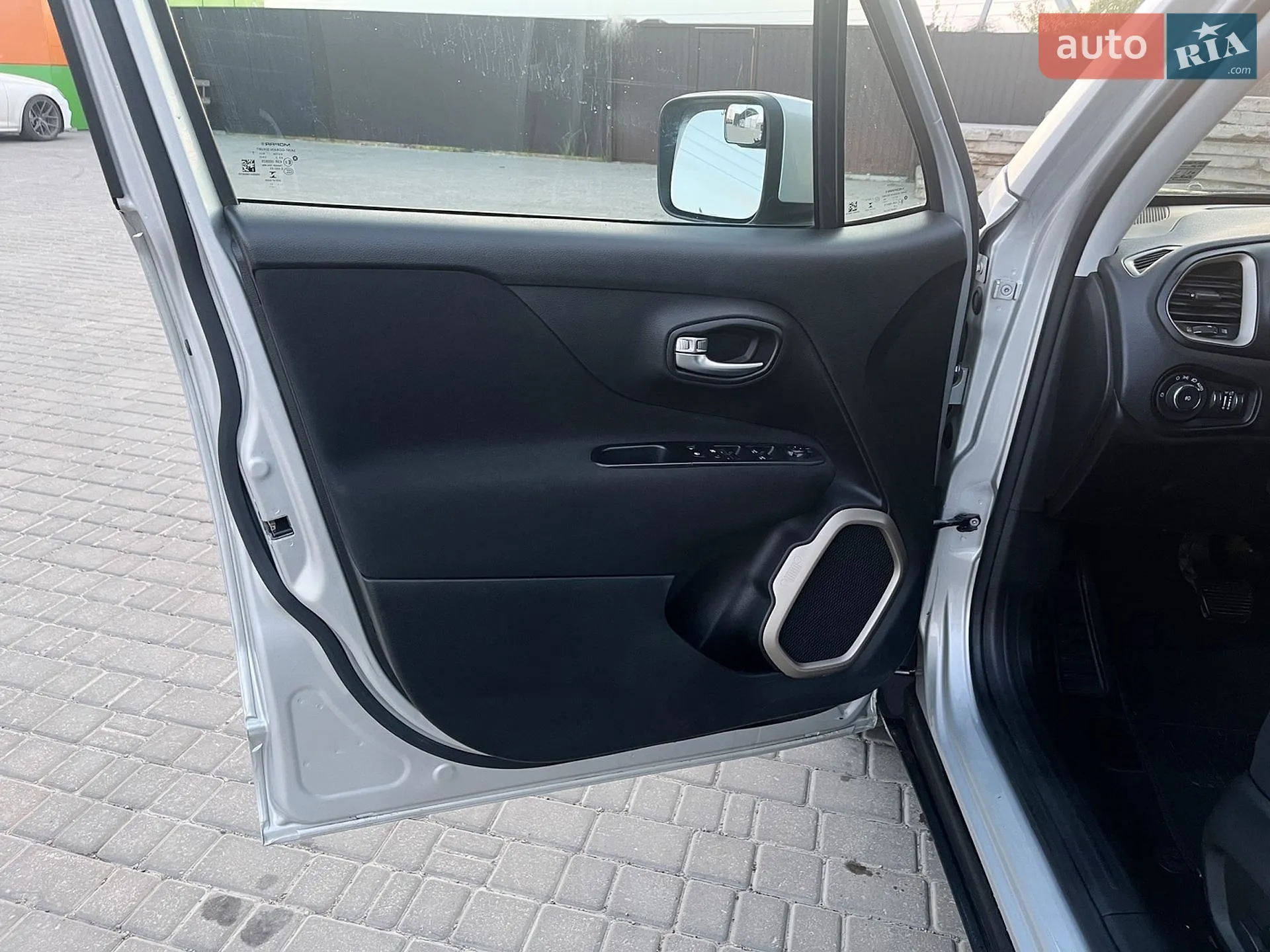 2017 Jeep Renegade - мініатюра 13