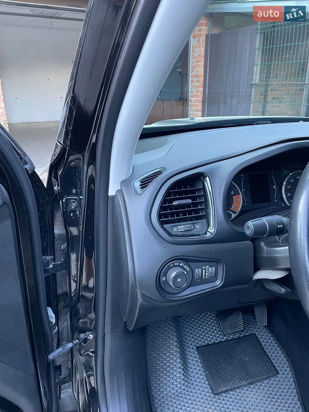2019 Jeep Renegade - мініатюра 10
