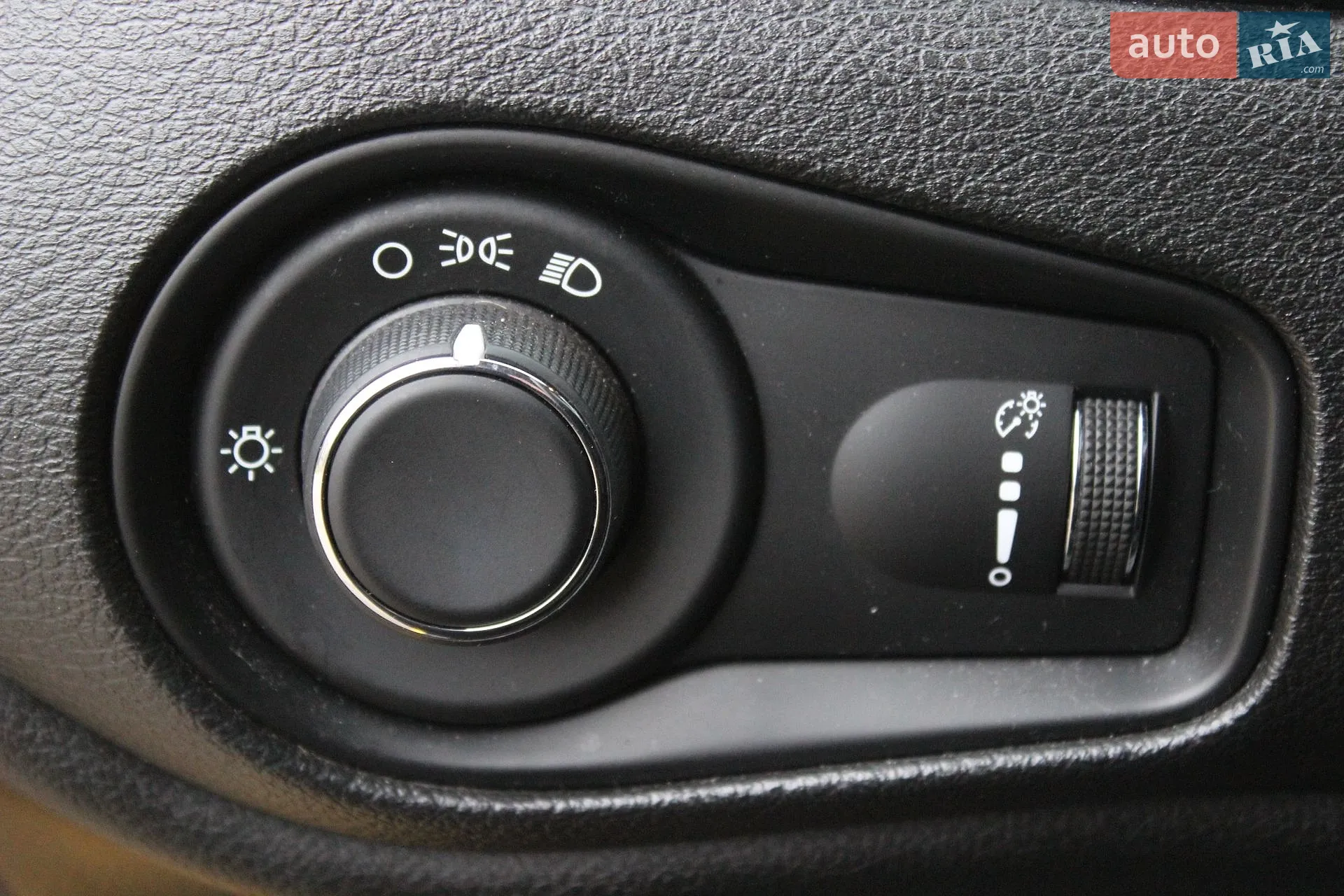 2016 Jeep Renegade - мініатюра 28