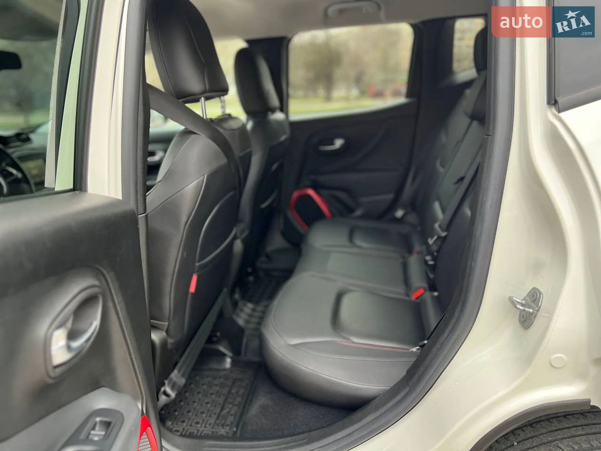 2016 Jeep Renegade - мініатюра 16