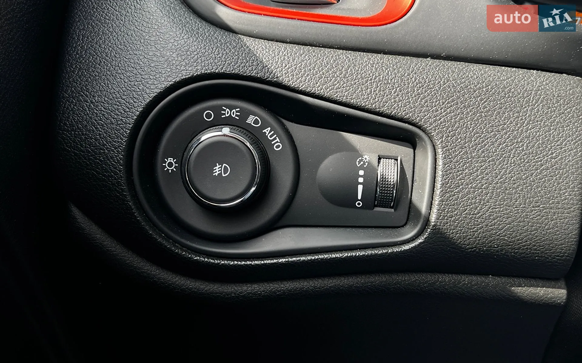 Jeep Renegade 2018 VIN ZACCJBAB6JPH48379 фото оголошення 19 з 22