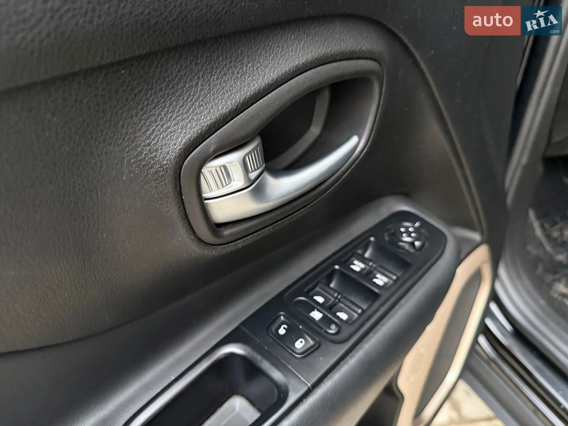 2016 Jeep Renegade - мініатюра 25