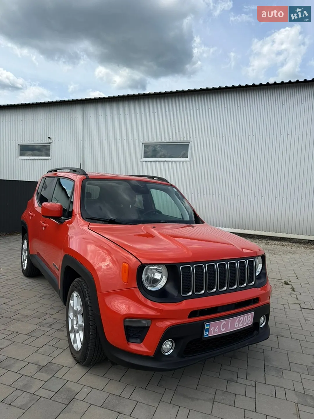 2020 Jeep Renegade - фото 1