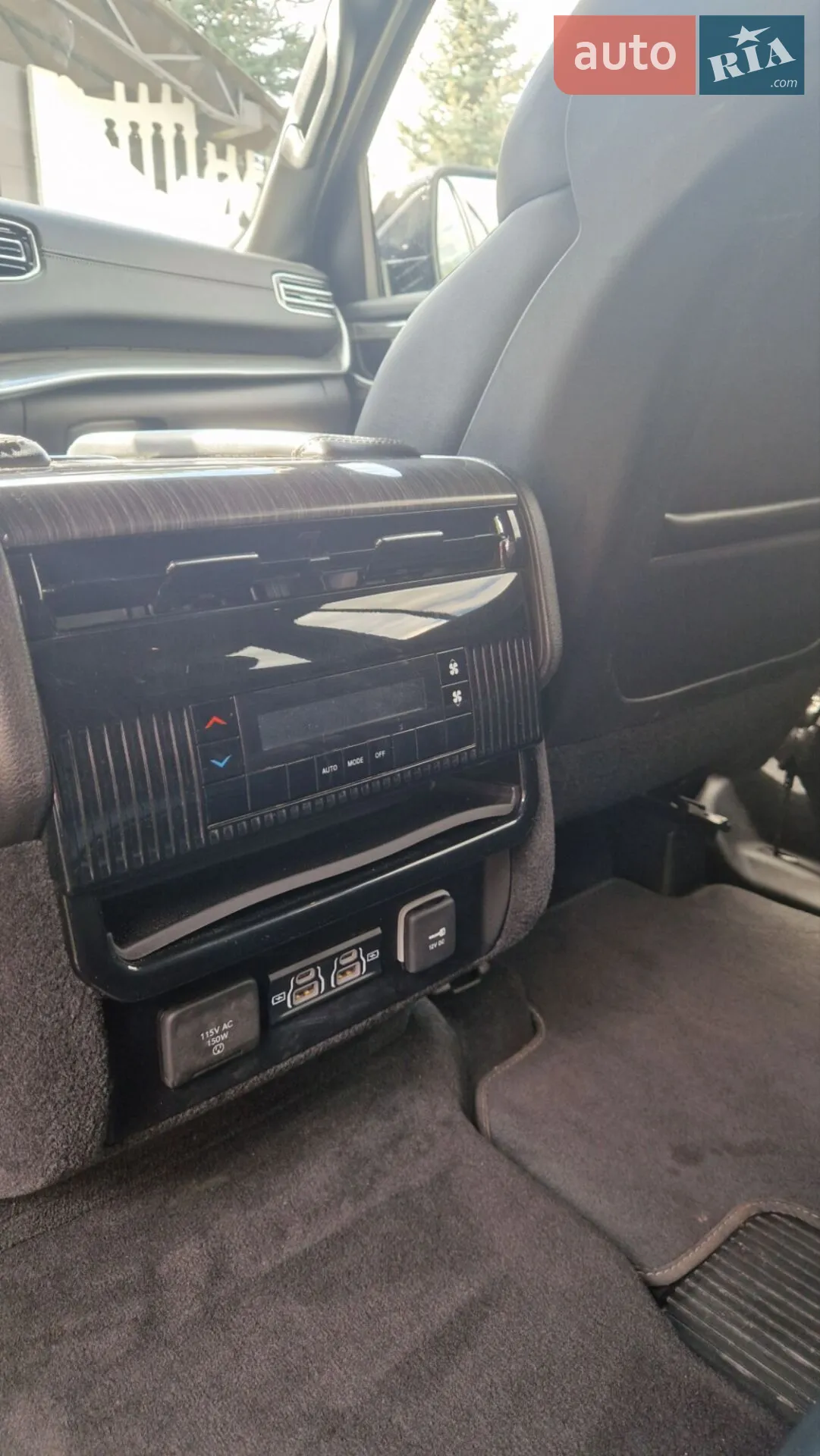 2021 Jeep Grand Wagoneer - мініатюра 23