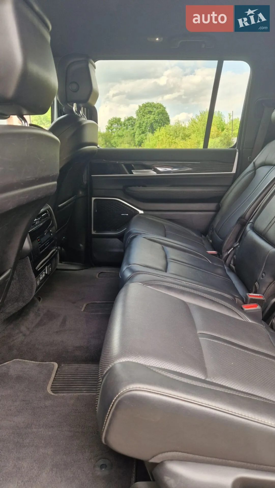 2021 Jeep Grand Wagoneer - мініатюра 22