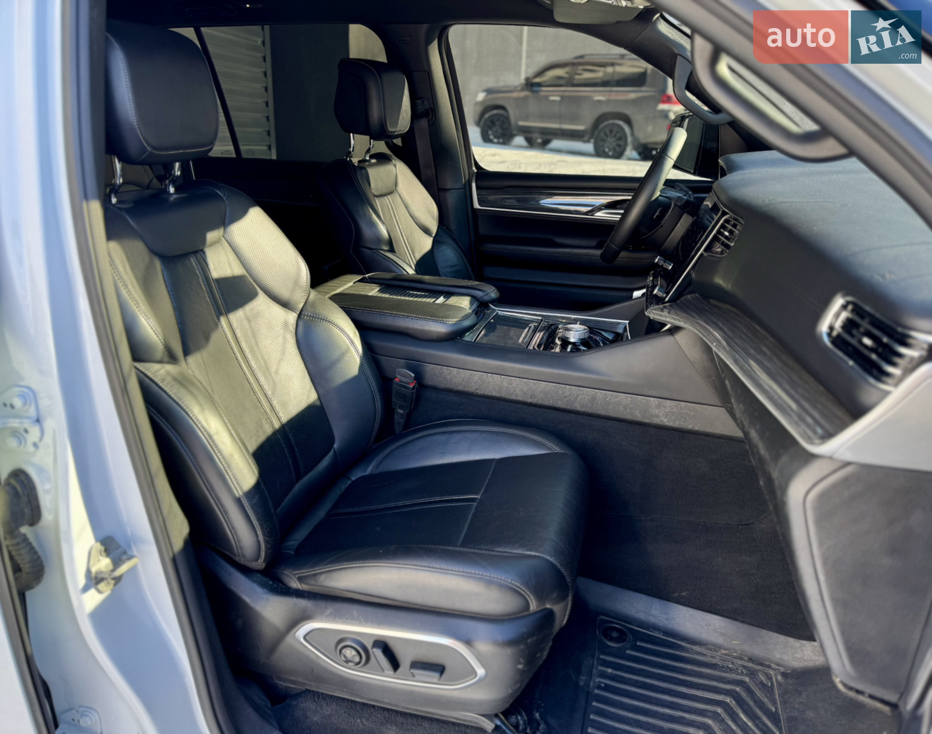 2022 Jeep Grand Wagoneer - мініатюра 18