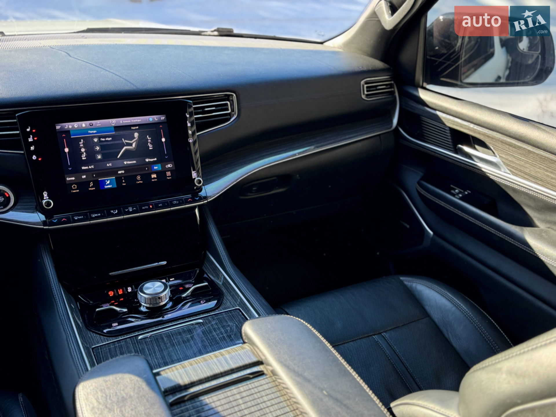 2022 Jeep Grand Wagoneer - мініатюра 22