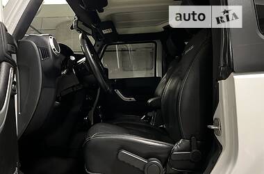 Внедорожник / Кроссовер Jeep Wrangler 2015 в 