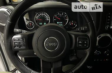Внедорожник / Кроссовер Jeep Wrangler 2015 в 