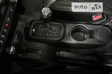 Внедорожник / Кроссовер Jeep Wrangler 2015 в 