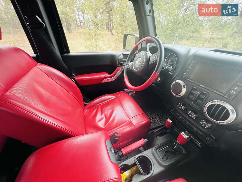 Внедорожник / Кроссовер Jeep Wrangler 2011 в Трускавце