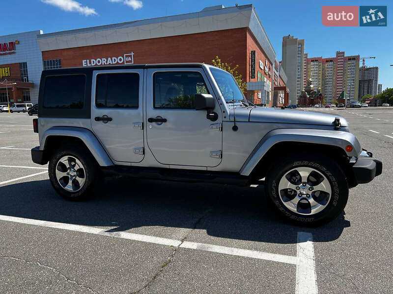 Внедорожник / Кроссовер Jeep Wrangler 2016 в Киеве