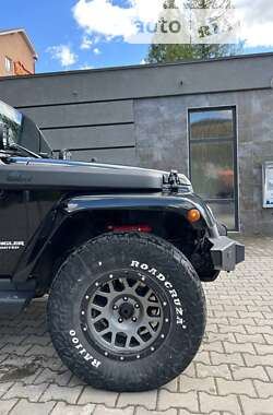 Внедорожник / Кроссовер Jeep Wrangler 2013 в Яремче