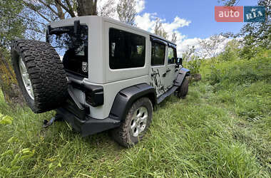 Внедорожник / Кроссовер Jeep Wrangler 2011 в 