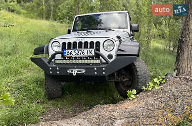 Внедорожник / Кроссовер Jeep Wrangler 2011 в 
