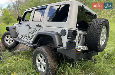 Внедорожник / Кроссовер Jeep Wrangler 2011 в 