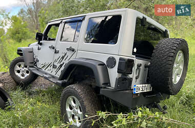 Внедорожник / Кроссовер Jeep Wrangler 2011 в 