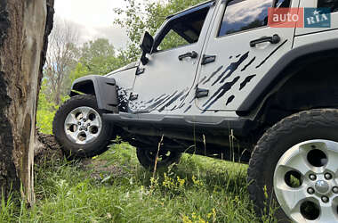 Внедорожник / Кроссовер Jeep Wrangler 2011 в 