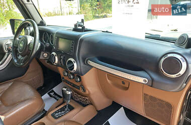 Внедорожник / Кроссовер Jeep Wrangler 2012 в 