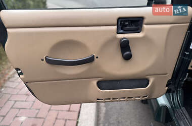 Внедорожник / Кроссовер Jeep Wrangler 2000 в 