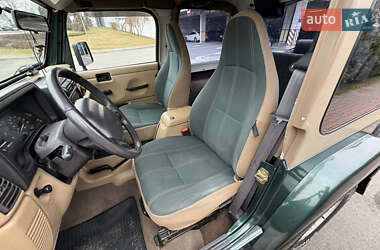Внедорожник / Кроссовер Jeep Wrangler 2000 в 